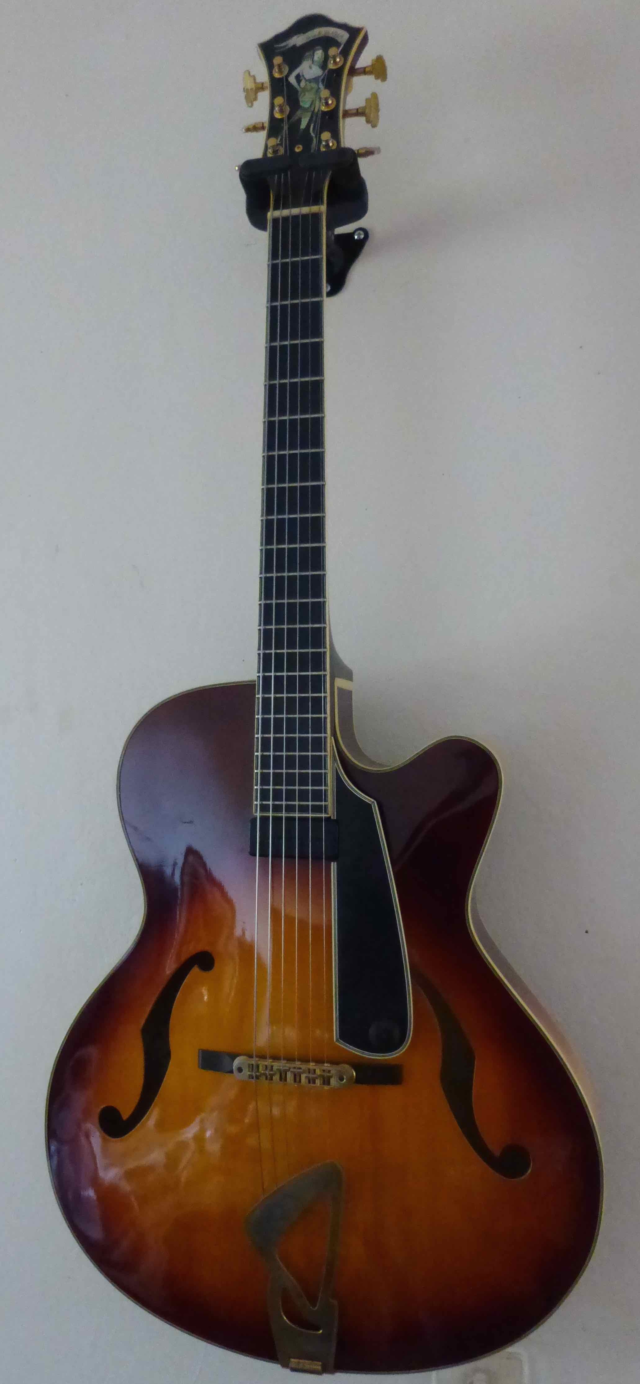 Guitare de jazz fabriquÃ©e par le luthier Pierrick Brua
